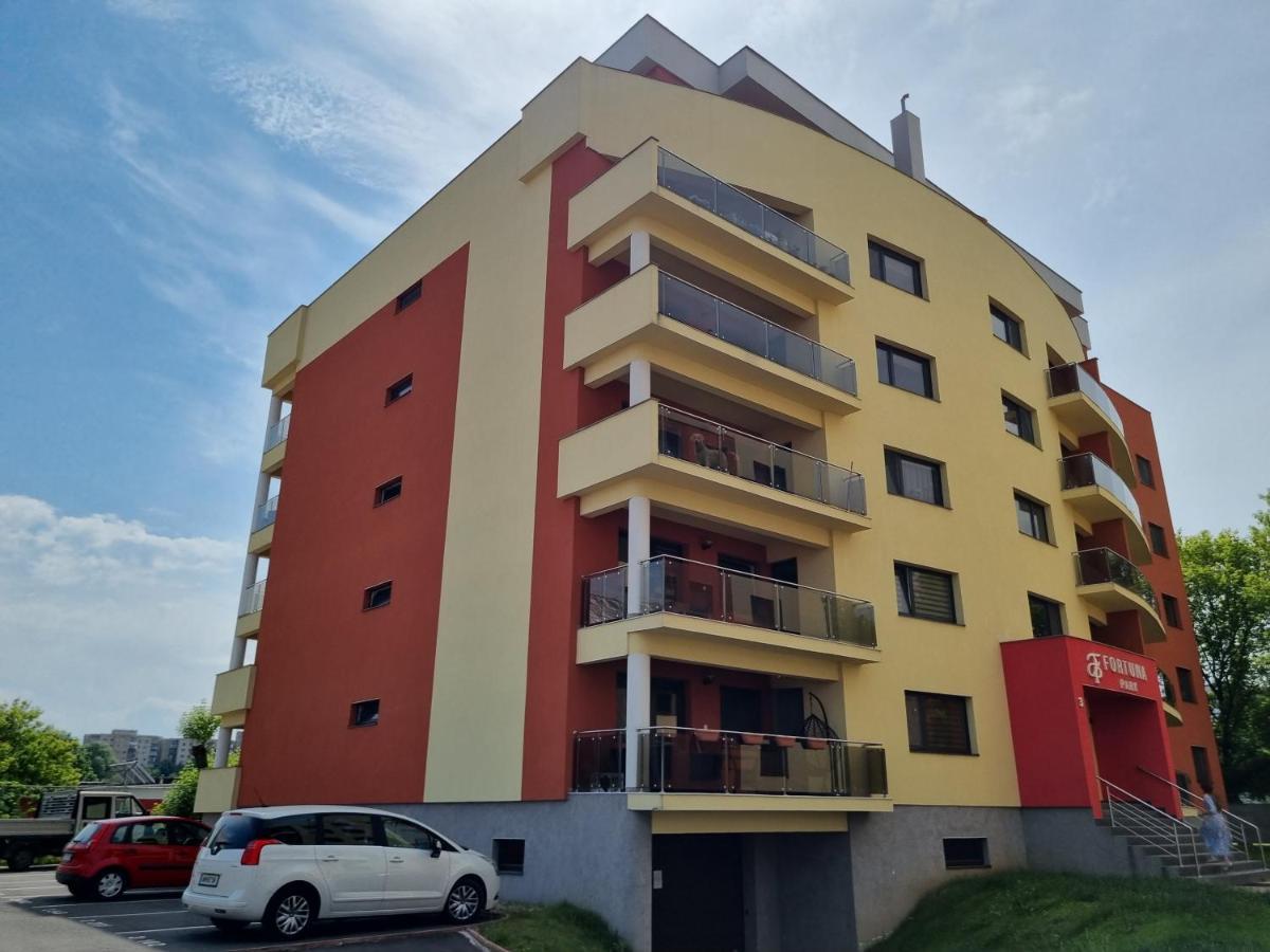 Bougainvillea Apartman Sfântu-Gheorghe Екстериор снимка